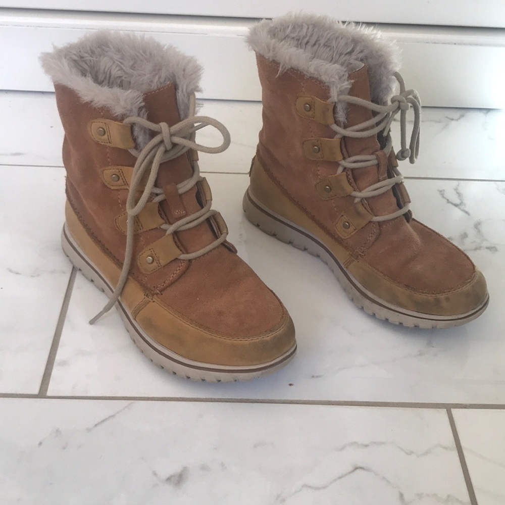 Sorel Cozy Joan Boots Size 7.5